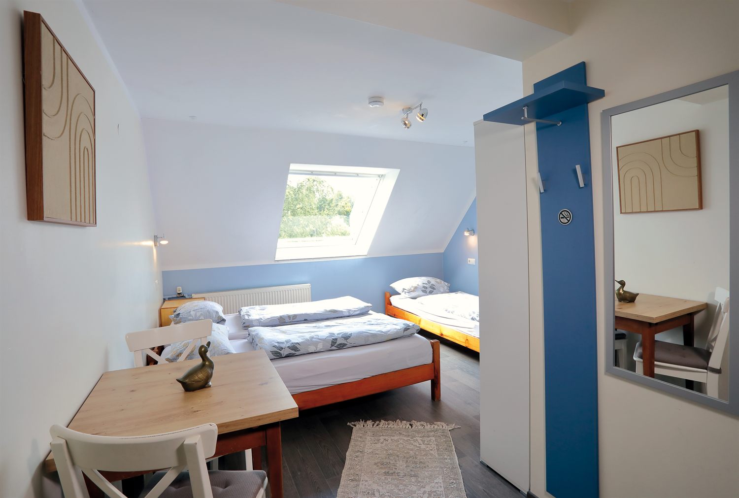 Zimmerbeispiel mit Doppel- und Einzelbett